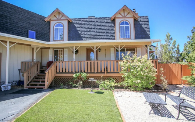 The Villa Pines