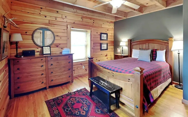 Bear Hollow Lodge by Taylor Made Deep Creek