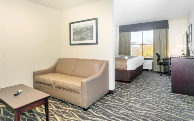 Cobblestone Hotel & Suites - De Pere/Green Bay