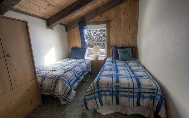 Tahoe Olympic 3 Bedroom Condo by RedAwning
