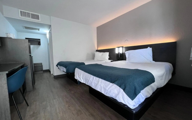 Motel 6 Bakersfield, CA - South