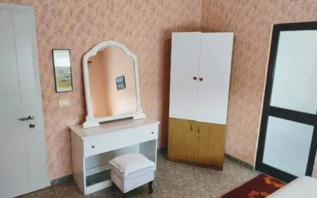 comfy room 10 min from center (private bathrom)