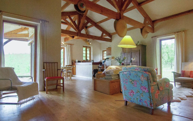 Cozy Holiday Home in Bouzic South of France near Meadows