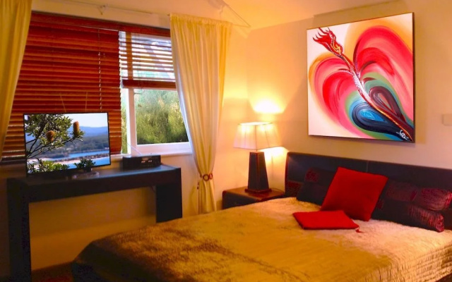 Castlepeak HomeStyle Accommodation