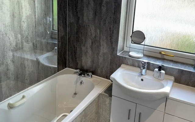 Ideal Road Trip Dunfermline Home - Free Parking