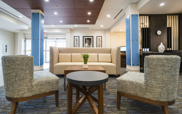 Holiday Inn Express & Suites Southaven Central - Memphis