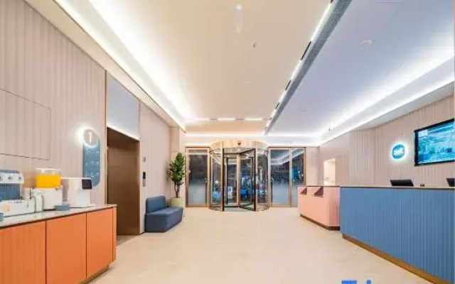 HanTing Hotel (Chengdu Wuhou Shenxianshu Subway Station)