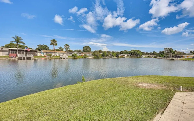 Sunset Views & Hot Tub: Lakefront Holiday Retreat!