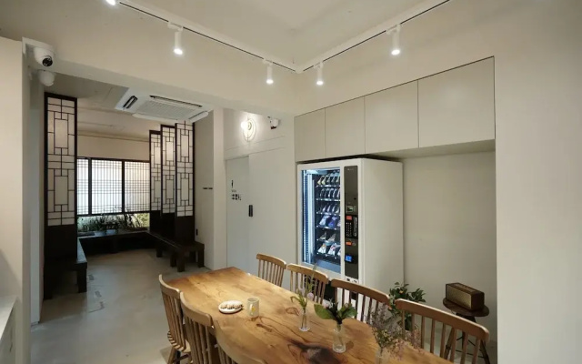 D.A.L Premium Capsule Hotel