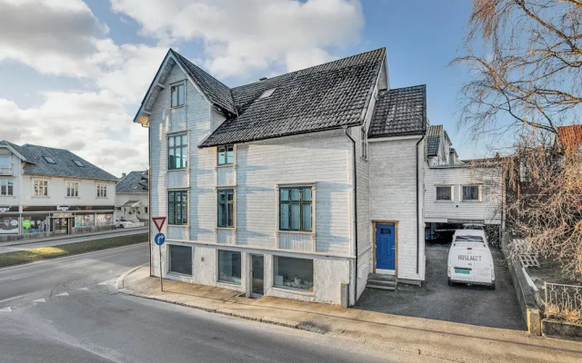 Central Guest House