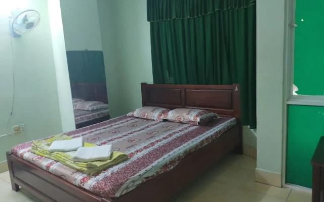 OYO 752 Mat Troi Vang