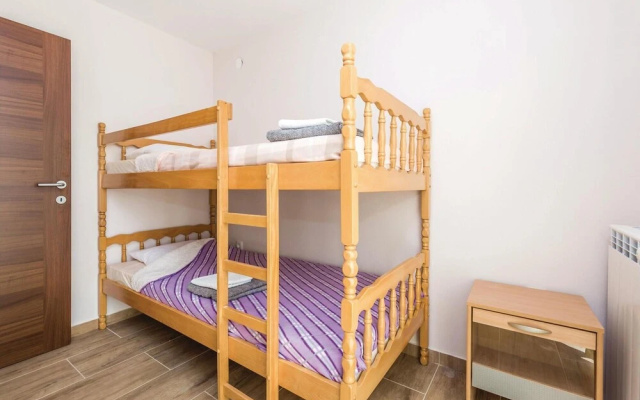 Stunning Home in Icici With Wifi and 2 Bedrooms