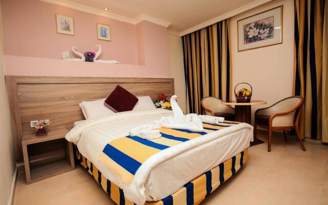 Отель Golden Tulip Aqaba вид на фасад