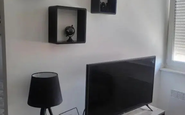 Studio 8