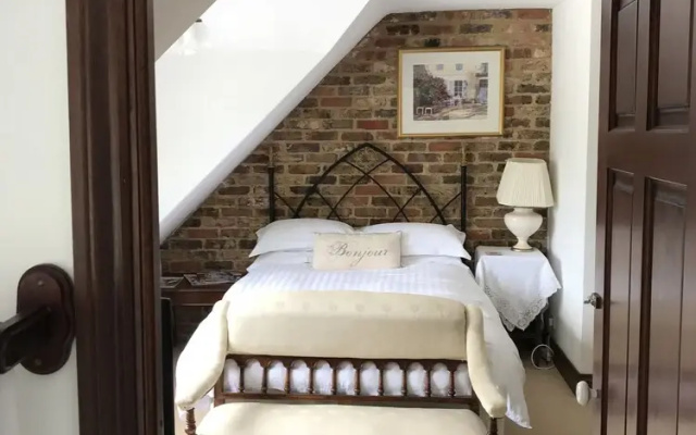 Tudor Place B&B