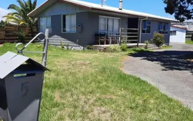 BAYFAIR Holiday House
