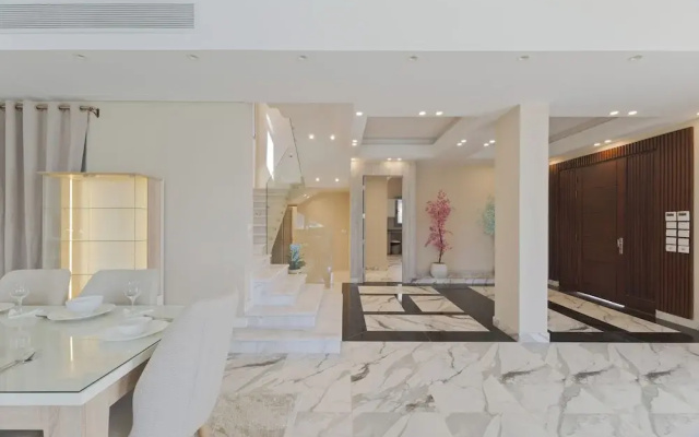 ALSAWAH Spacious Family Villa in Palm Hills Sheikh Zayed