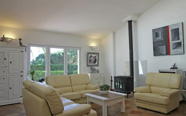 Modern Villa in Gassin with Sauna