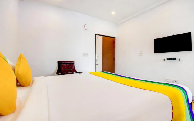 Itsy Hotels Vijaya Comforts, with BAR & restaurant