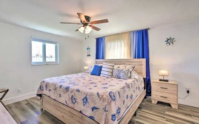 Englewood Escape w/ Screened-in Pool & Grill!