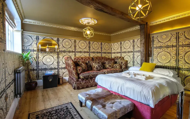 Luxury 3 Bed Manor House Hot Tub Cinema Room Skytv