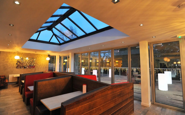 Oaklands Hotel