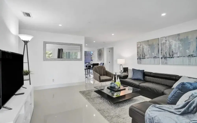 Newly Renovated 3BR Home with Hot tub