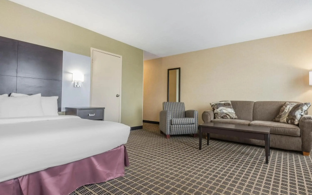 Quality Inn & Suites Downtown Windsor