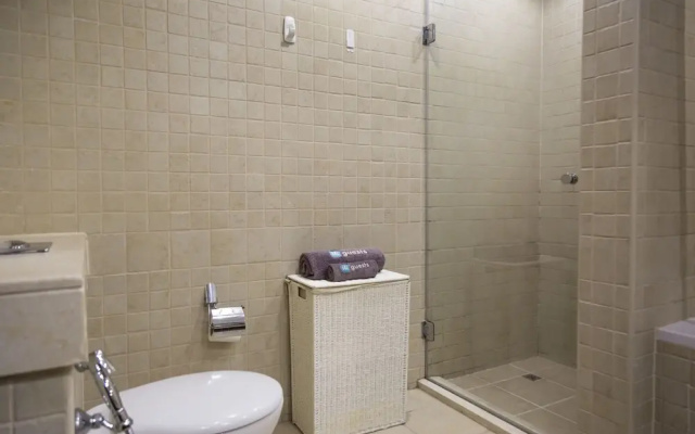 HiGuests - The Residences 5 Tower