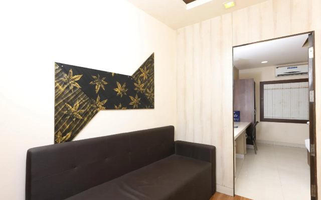 OYO 4324 Hotel Emerald Manor