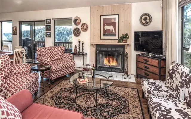 Sierra Lake Vista - Four Bedroom Cabin with Hot Tub