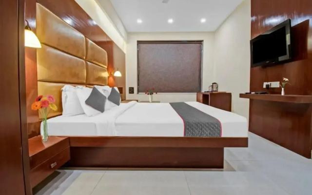 Townhouse OAK Hotel Avana