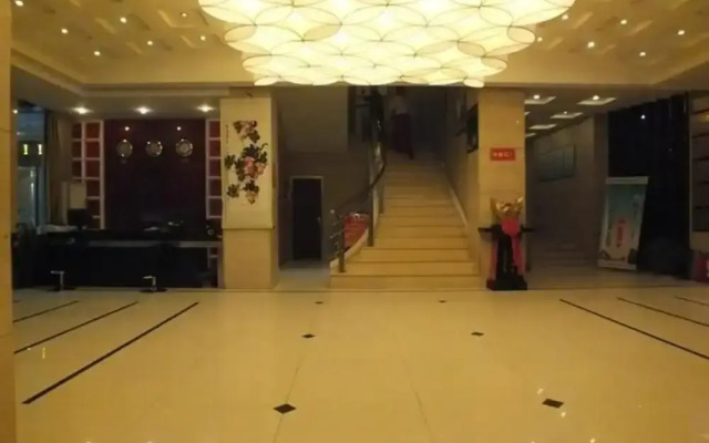 Huadong Hotel