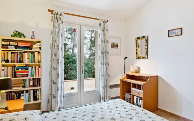 Lavish Villa in Bagnols-en-forêt With Swimming Pool