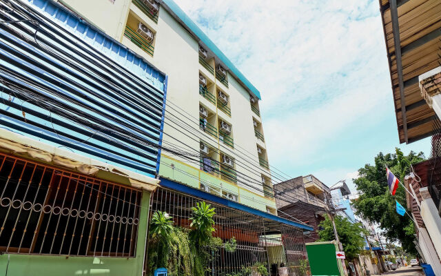 Отель Nida Rooms Eakachai Soi 47 Chill Place Бангкок вид на фасад