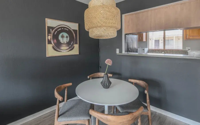 Stylish 1BR Apt Old Town by WanderJaunt