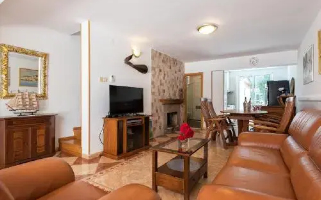 Holiday House Popic