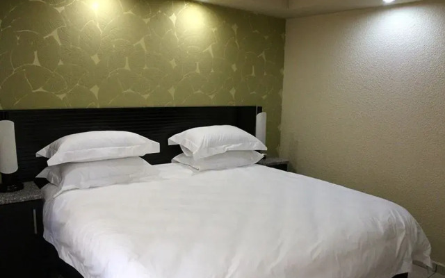 Desroches Hotel