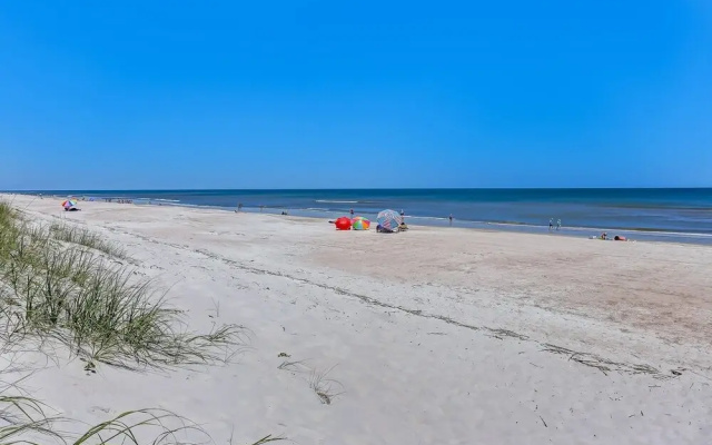 Freshly Renovated 2BR Dream Condo Beachfront Stunning Views