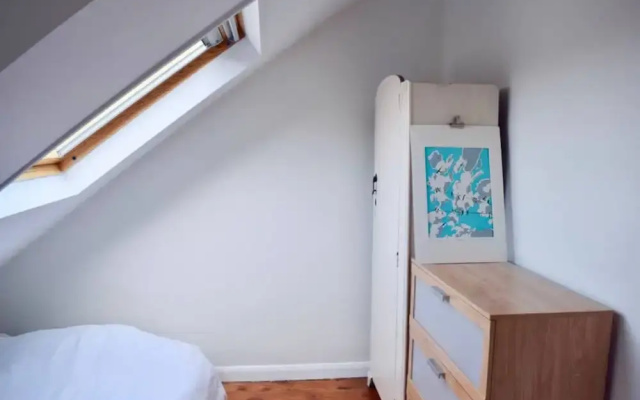 Traditional 2 Bedroom Flat Next to Springfield Park