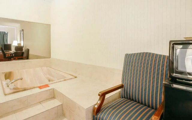 Quality Inn and Suites Beaver Dam
