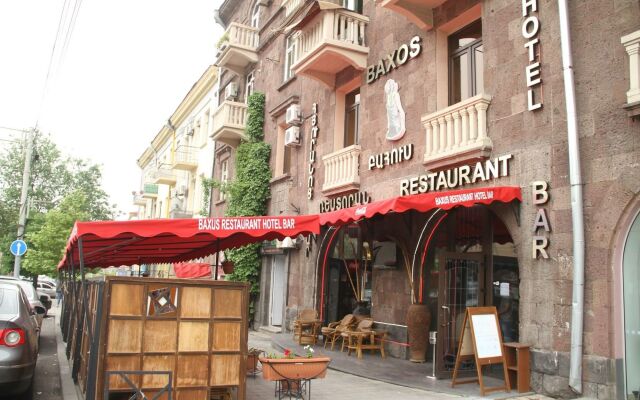 Baxos Hotel вид на фасад