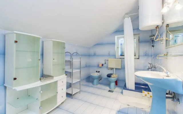 7 Olives Apartments
