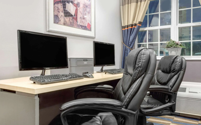 Microtel Inn & Suites by Wyndham Bremen