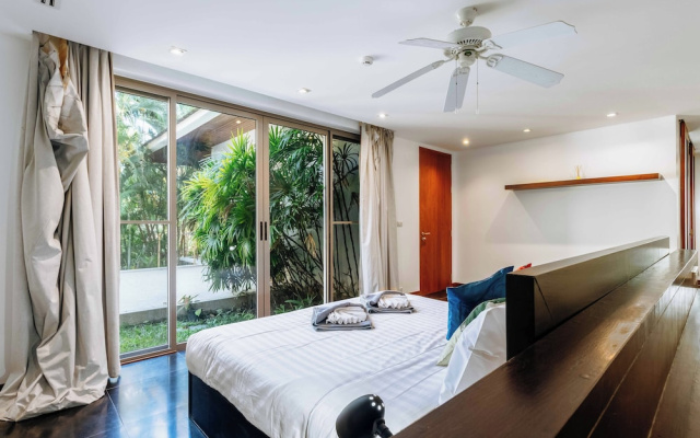 Seaview Own Pool Full-Time Maid V302
