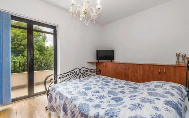 Amazing Home in Spincici With Wifi and 5 Bedrooms