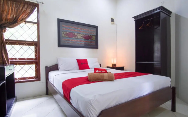 RedDoorz Syariah near Ngade Lake