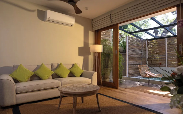 Ara by Colombo Villas