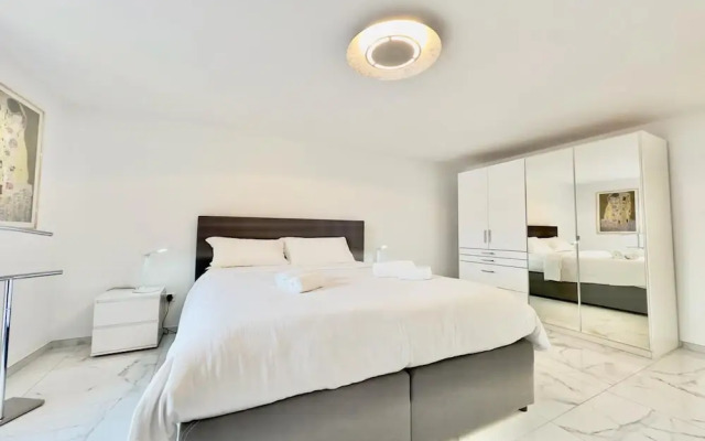 Yellow View Apartment