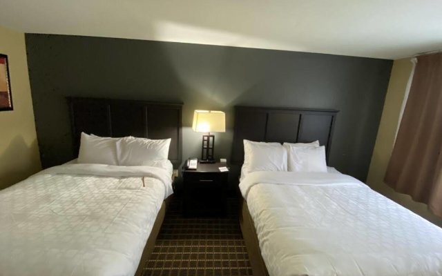 Отель Clarion Inn & Suites США, Маскегон-Хейтс - отзывы, цены и фото номеров - забронировать отель Clarion Inn & Suites онлайн комната для гостей